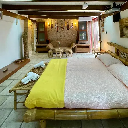 Music House A Confinante Via Per Turi 500m Dalle Grotte Guest house