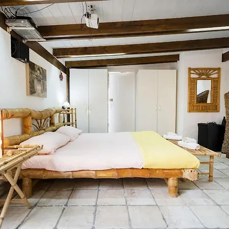 Guest house Music House A Confinante Via Per Turi 500m Dalle Grotte *